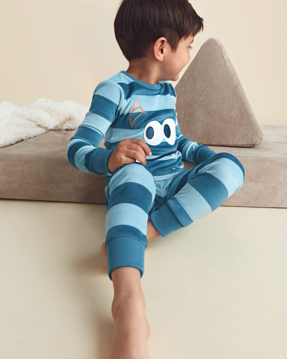 Pijama 2 Piezas en Terciopelo Diseño Monster Striped